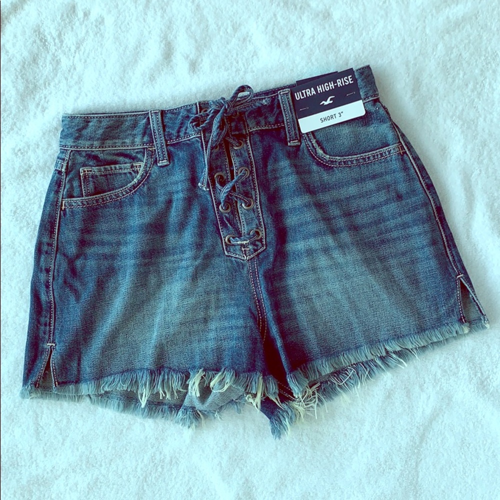 Hollister Ultra High-Rise Mom Blue Denim Short 3”